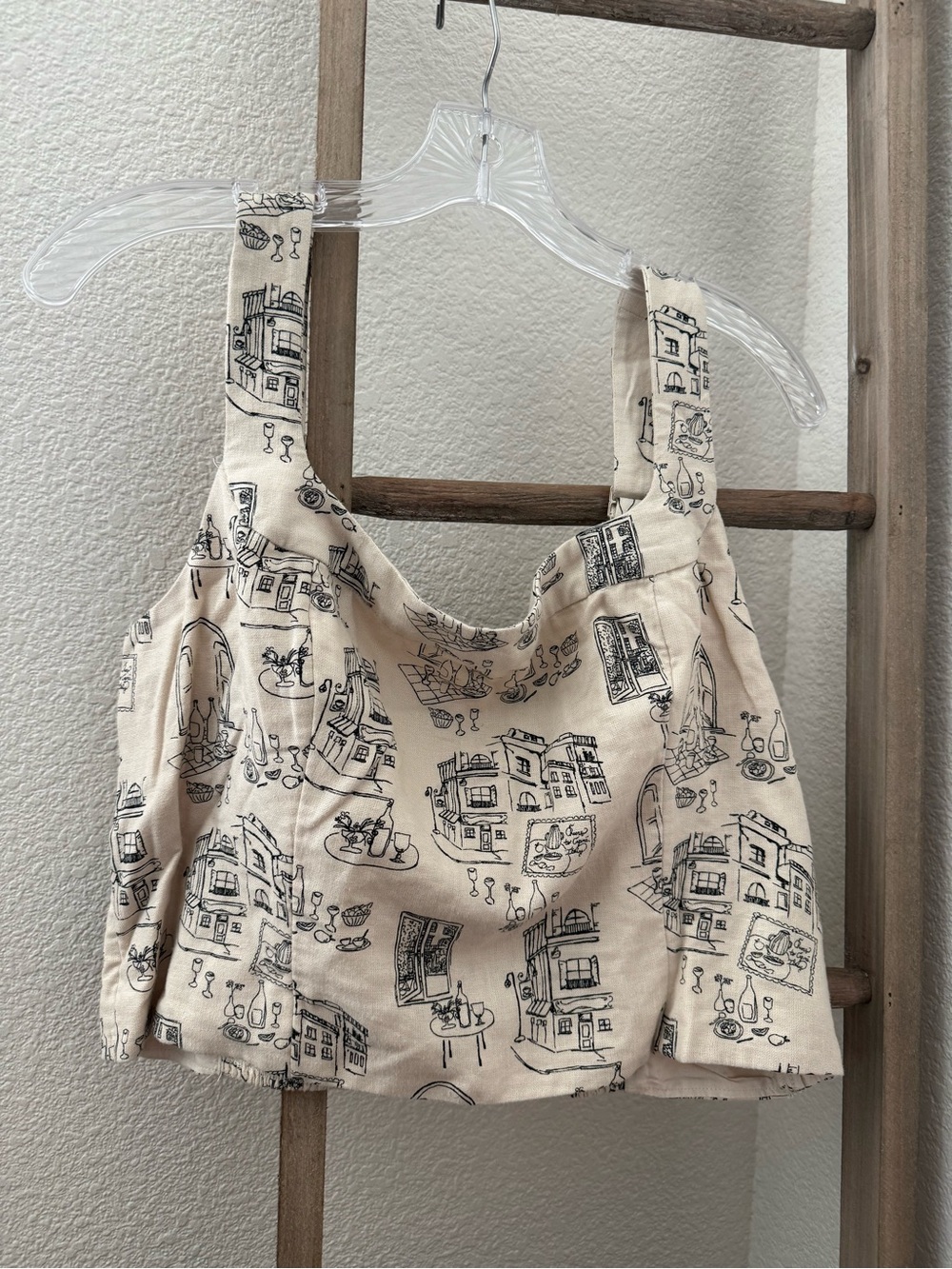 NWT✨Abercrombie Sketch Printed Crop Top